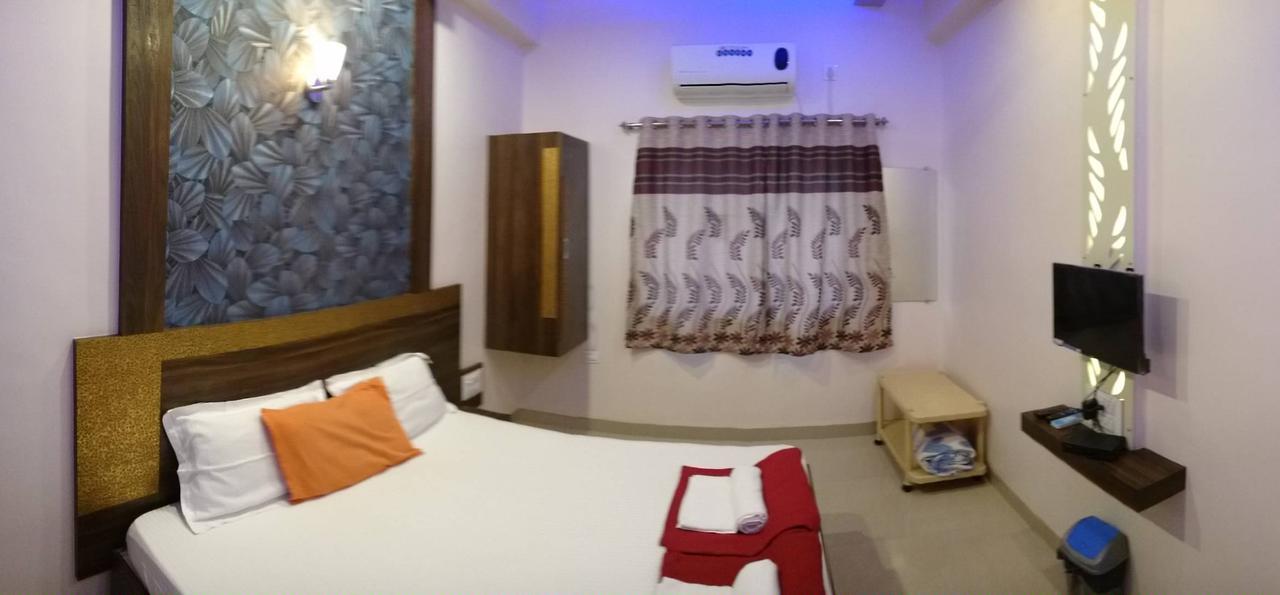 Yuvraj Lodge Osmanabad Exterior photo
