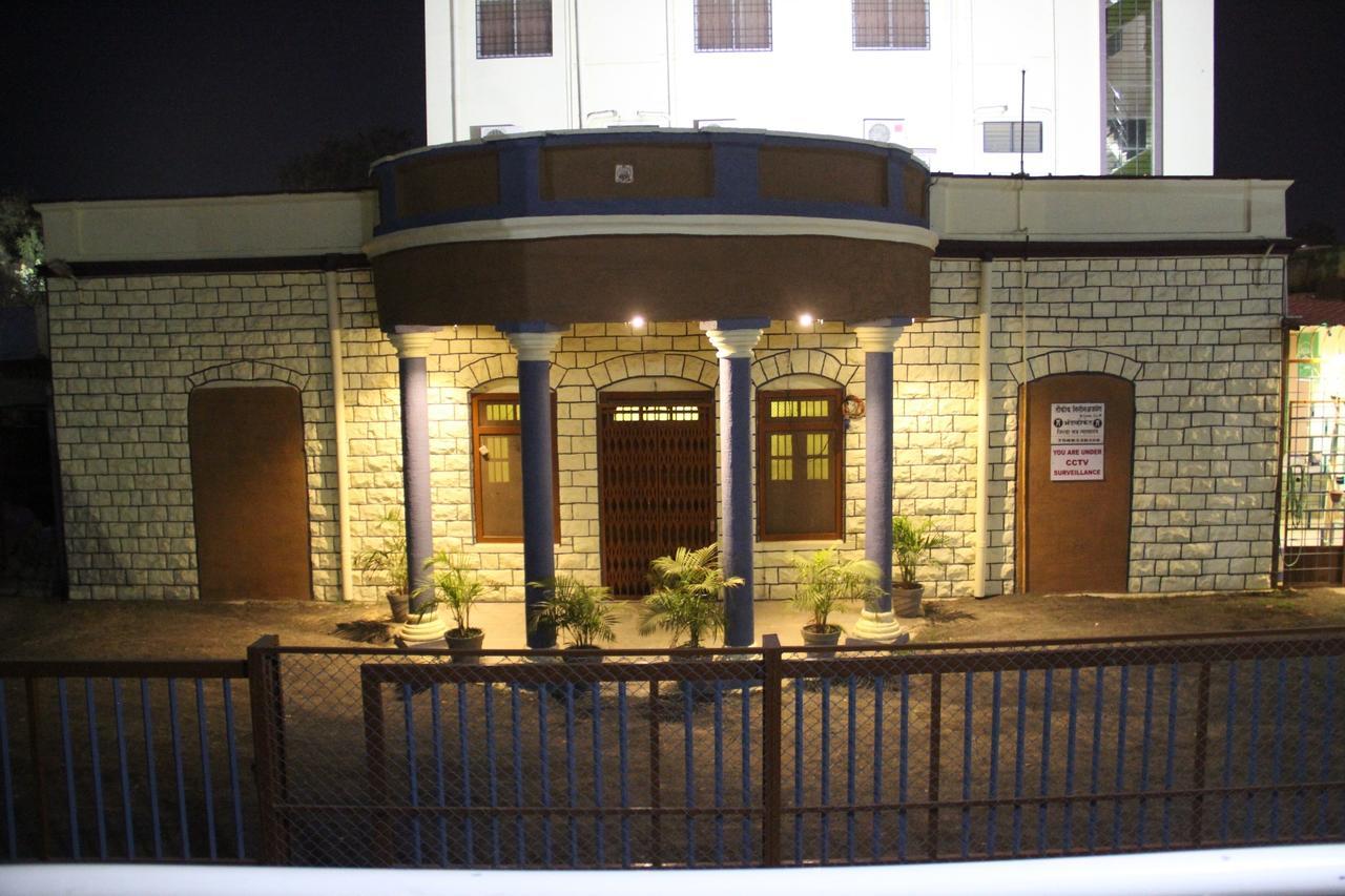 Yuvraj Lodge Osmanabad Exterior photo