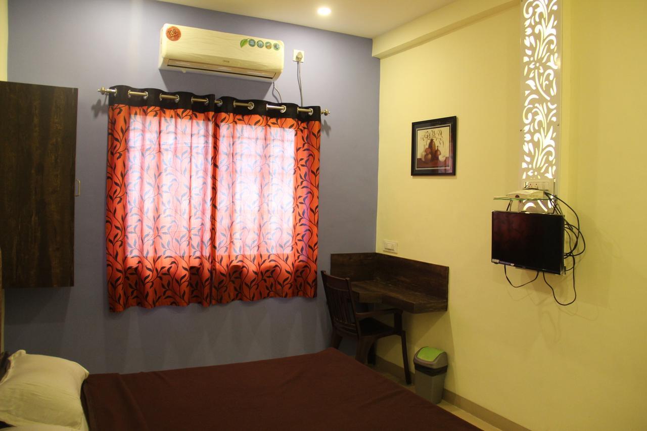 Yuvraj Lodge Osmanabad Exterior photo