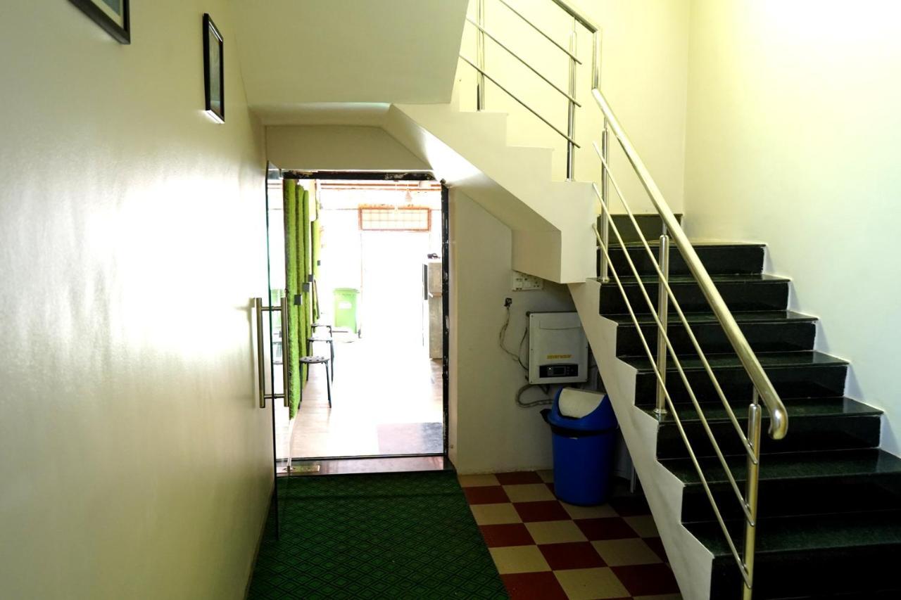 Yuvraj Lodge Osmanabad Exterior photo