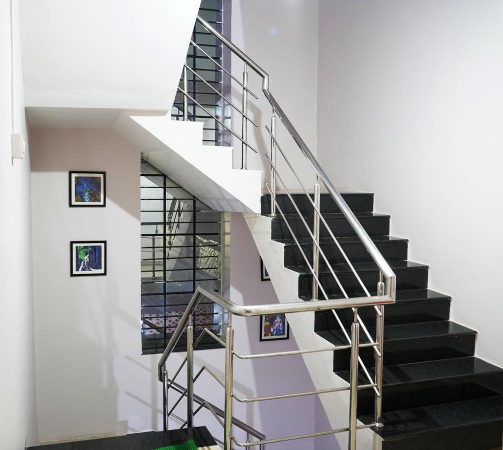 Yuvraj Lodge Osmanabad Exterior photo
